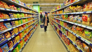 Тараканы и просроченные товары в одном из столичных супермаркетов