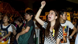 В Гонконге студенты пытались взять штурмом здание правительства: полиция применила слезоточивый газ