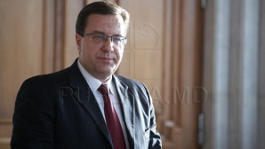 С подарками к двум братьям, которые живут с бабушкой и дедушкой, пришел лидер ДПМ Мариан Лупу