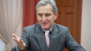 Лянкэ на 20-летие Конституции призвал народ не бояться обмениваться мнениями