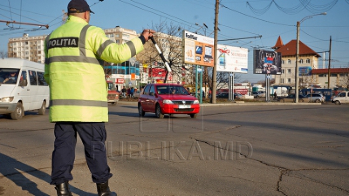 У полицейского-взяточника в карманах было обнаружено 15 тысяч леев