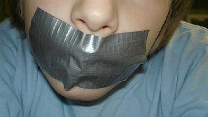 В российской школе учительница заклеивала воспитанникам рты