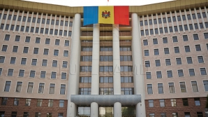 Политические партии и независимые кандидаты регистрируются для участия в парламентских выборах