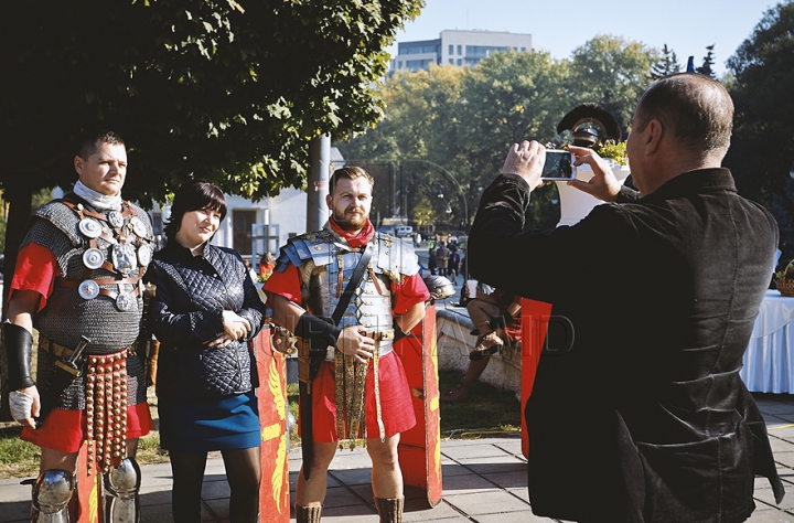 Тысячи горожан пришли в центр Кишинева на Храмовый праздник (ФОТО/ВИДЕО)