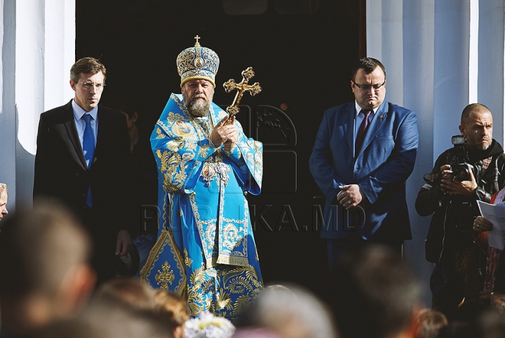 Тысячи горожан пришли в центр Кишинева на Храмовый праздник (ФОТО/ВИДЕО)