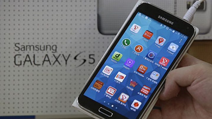 Samsung представила обновленную версию флагманского смартфона Galaxy S5