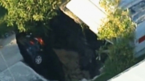 Провал грунта во Флориде «проглотил» машину (ВИДЕО)