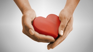 Десятки людей с удивительными жизненными историями получили помощь от благотворительного фонда "Эдельвейс"