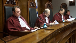 КС: подозреваемых в коррупции, нельзя задерживать до начала уголовного преследования