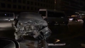(ВИДЕО) Серьезное ДТП в центре столицы: передняя часть джипа была разбита