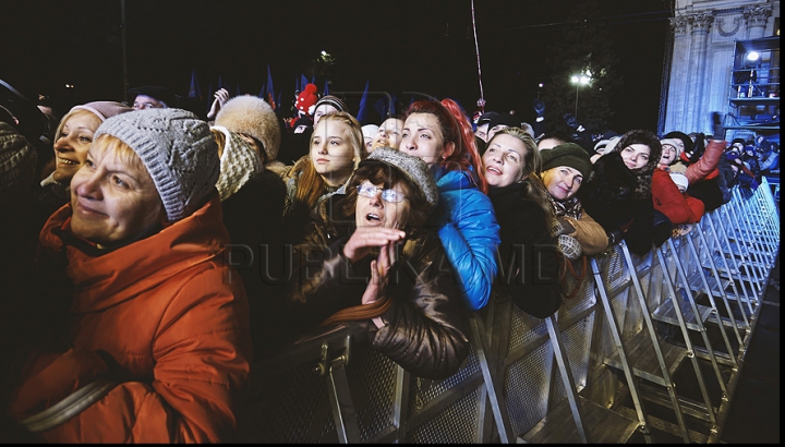 Наиболее яркие моменты с концерта на ПВНС (Фоторепортаж) 