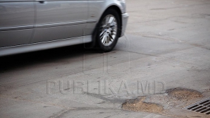 (ВИДЕО) Грузовик чуть не столкнулся с легковушкой, выехав на встречную полосу