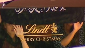 В центре Сиднея вооруженный мужчина захватил в кафе заложников