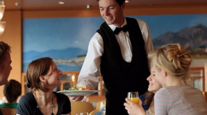 В одном из столичных ресторанов официанты не записывают заказы клиентов, а запоминают