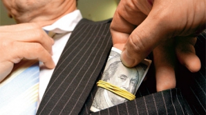 Рейтинг: Мы считаем свои власти очень коррумпированными