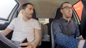 В испанском автосалоне Toyota Aygo покупателям казалось, что они сошли с ума (ВИДЕО)