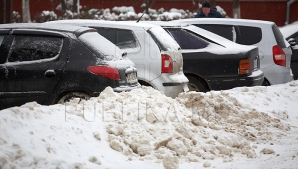Снег не прекращается, дорожные службы работают на пределе возможностей