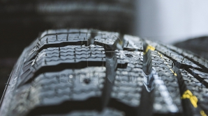 Гололедица и холода приносят неплохой доход автомагазинам и авторынкам