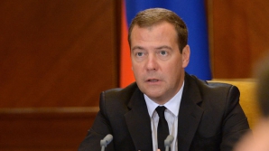 Медведев: Долгосрочное ослабление рубля невыгодно российской экономике