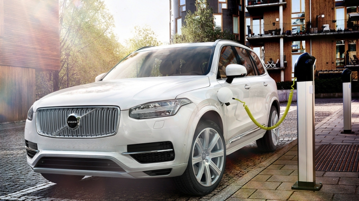 Volvo рассекретила характеристики гибридного кроссовера XC90