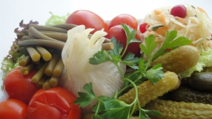 Большинство молдаван предпочитает лечиться от похмелья при помощи солений