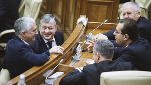 Заседание парламента под руководством Эдуарда Смирнова - повод для шуток депутатов (ВИДЕО)