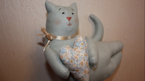 Столичный бухгалтер создает игрушки, используя норвежскую технику «тильда»