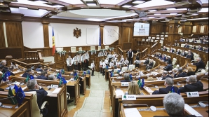 Заседание парламента отложено до четверга