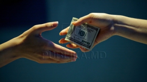 Друг взял в долг под расписку и не возвращает: что делать