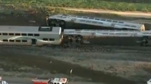 Крушение пассажирского поезда в Калифорнии: 30 человек пострадали (ВИДЕО)