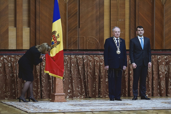 Новый кабмин принес присягу перед президентом страны (ФОТОРЕПОРТАЖ)