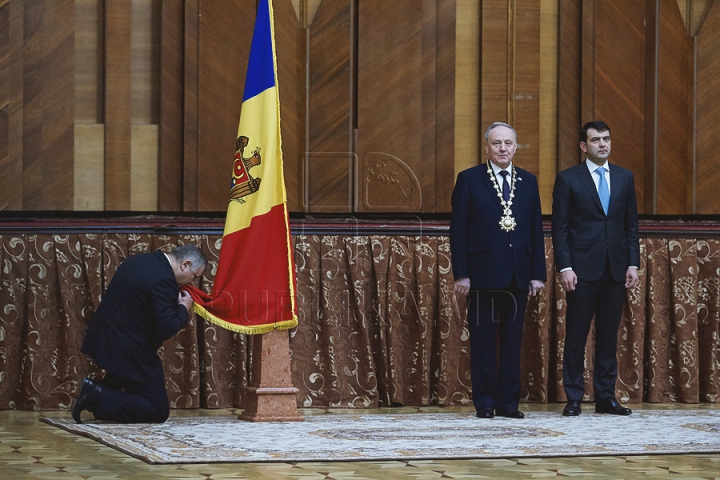 Новый кабмин принес присягу перед президентом страны (ФОТОРЕПОРТАЖ)