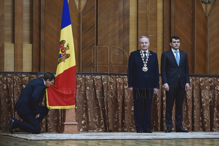 Новый кабмин принес присягу перед президентом страны (ФОТОРЕПОРТАЖ)