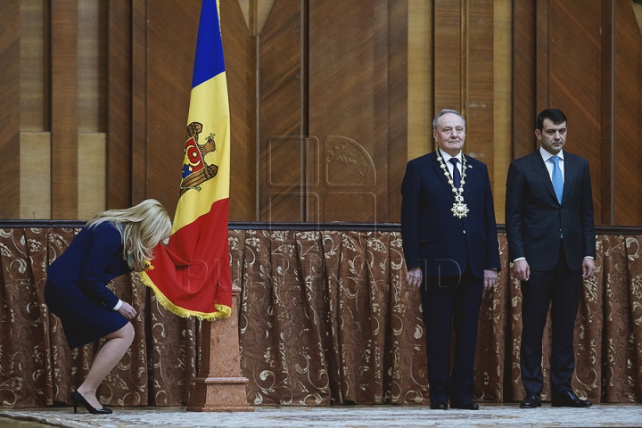 Новый кабмин принес присягу перед президентом страны (ФОТОРЕПОРТАЖ)