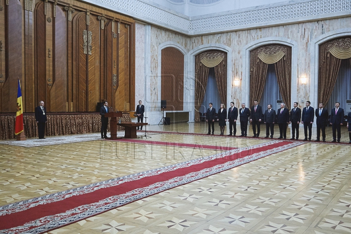 Новый кабмин принес присягу перед президентом страны (ФОТОРЕПОРТАЖ)