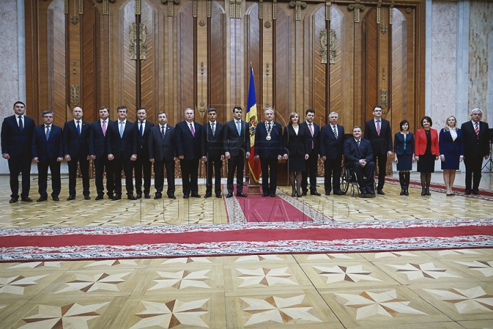 Новый кабмин принес присягу перед президентом страны (ФОТОРЕПОРТАЖ)