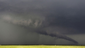 Сразу три торнадо обрушились на США