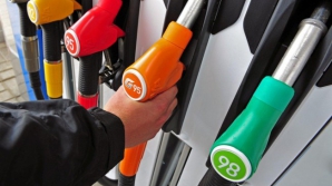  На АЗС в Гагаузии водитель джипа протаранил дверь минимаркета