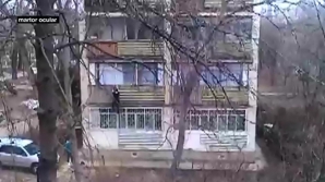 Альпинист поневоле: что сделал столичный житель, чтобы попасть в квартиру (ВИДЕО)