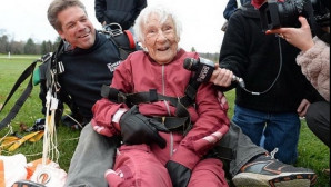 Жительница ЮАР отметила свой 100-летний юбилей  в компании акул