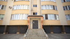 Около 150 многоэтажек столицы утеплили, поменяли окна и двери