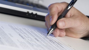 В последние дни подачи деклараций в налоговых образовались огромные очереди