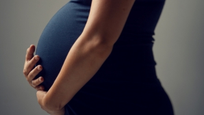 Тревожная статистика: Тысячи молдавских подростков ежегодно становятся матерями