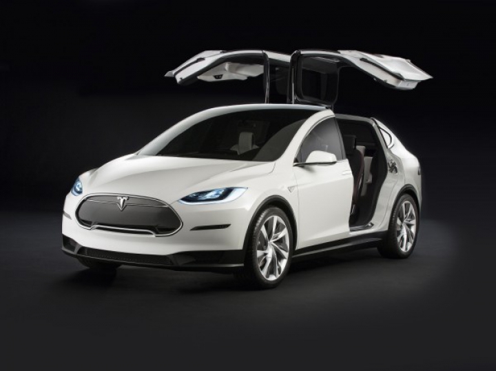 Tesla выпустит кроссовер Model X с электрическим двигателем