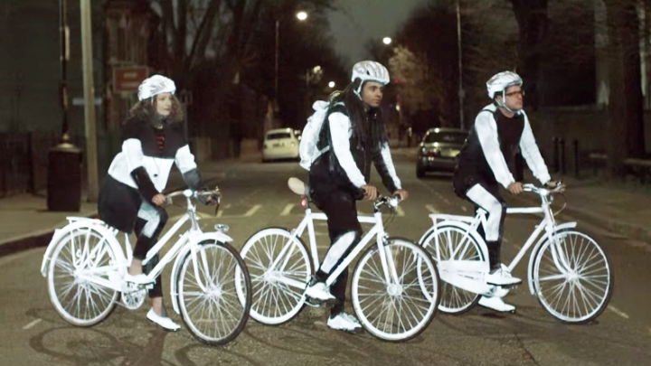 Концерн Volvo принял участие в выпуске спрея для велосипедистов (ВИДЕО)