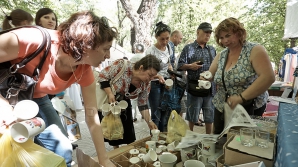 В Кишиневе на пасхальной ярмарке традиционные товары можно пересчитать по пальцам