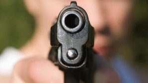 В столице мужчина угрожал пистолетом водителю 