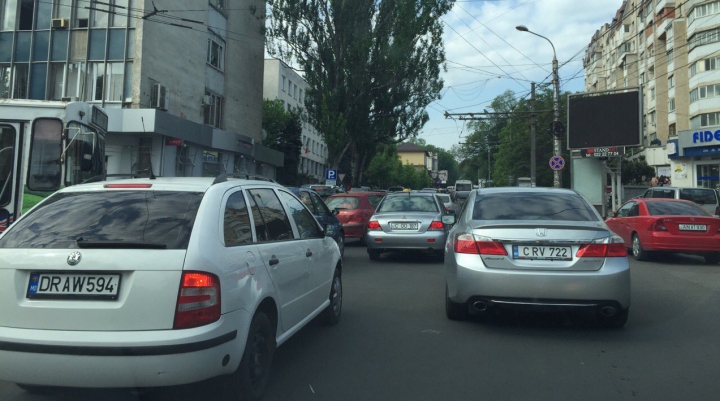 В столице пробка на бульваре Григоре Виеру (ФОТО)