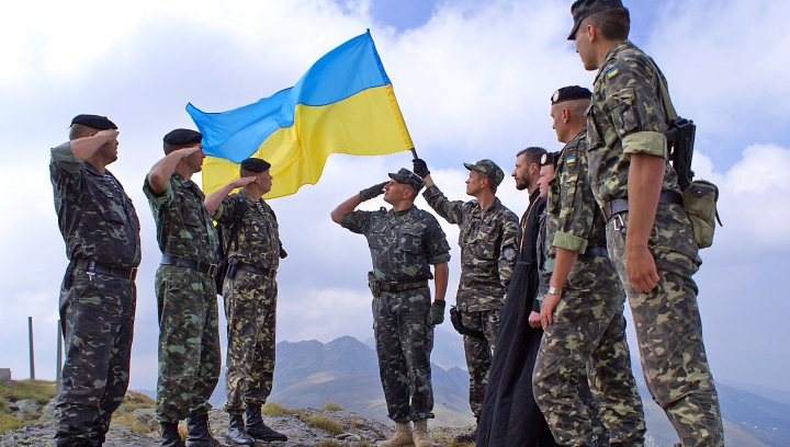 В меню украинских военных добавили сало и мед