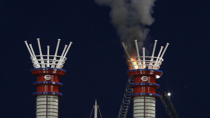 Стадион Cincinnati Reds загорелся во время бейсбольного матча